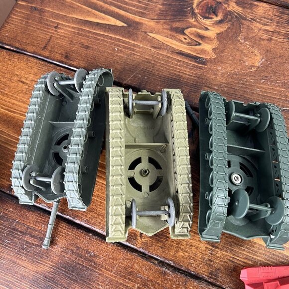 Lot of 9 Plastic toy military tanks and trucks Lanard Ja-Ru Toysmith DecoPac - Picture 5 of 9